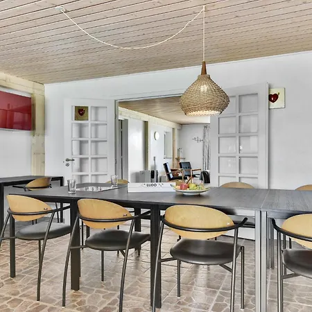 Σπίτι διακοπών Four-bedroom With A Fireplace 01 *