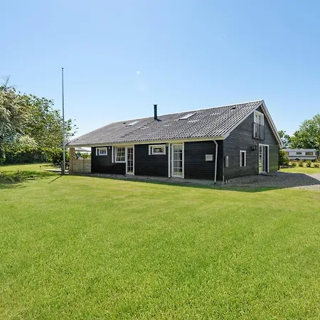 Prázdninový dům Four-bedroom With A Fireplace 01 Nordenbro Vesteregn