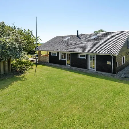 Four-bedroom With A Fireplace 01 Prázdninový dům