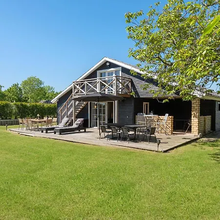 Four-bedroom With A Fireplace 01 *