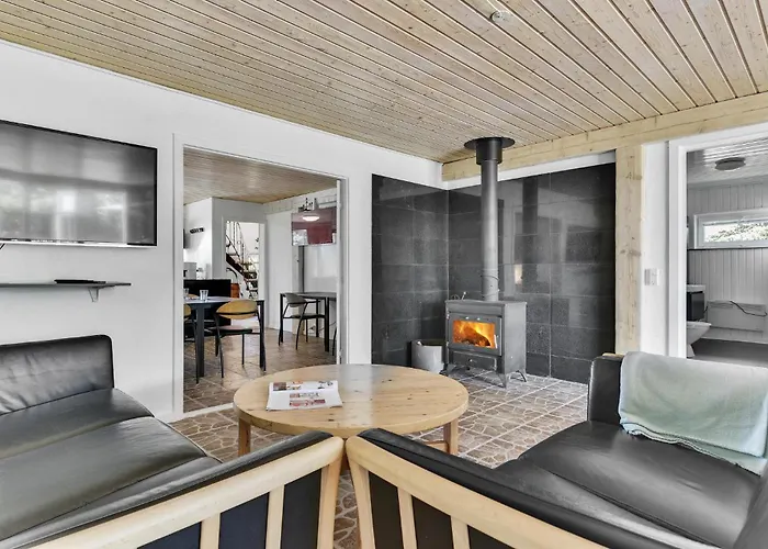 Prázdninový dům Four-bedroom With A Fireplace 01