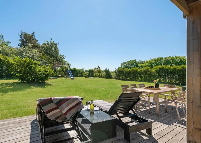 Prázdninový dům Four-bedroom With A Fireplace 01