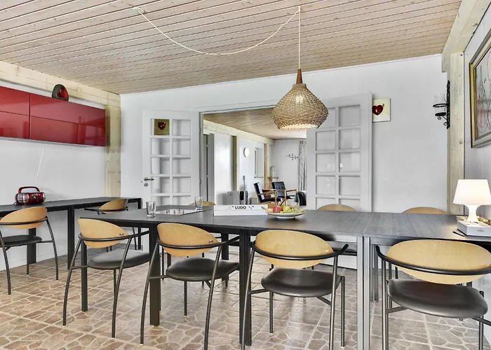 Prázdninový dům Four-bedroom With A Fireplace 01 *